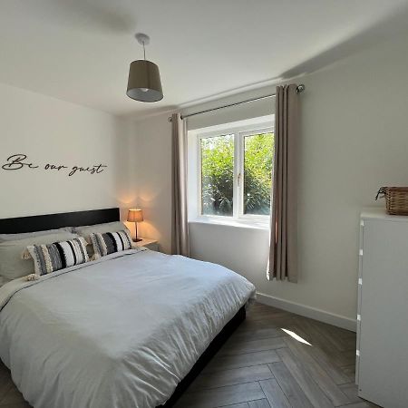 Contemporary 1 Bedroom Apartment Normanton  Buitenkant foto