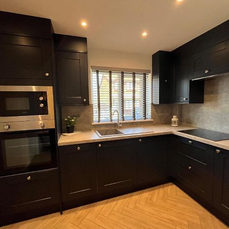 Contemporary 1 Bedroom Apartment Normanton  Buitenkant foto