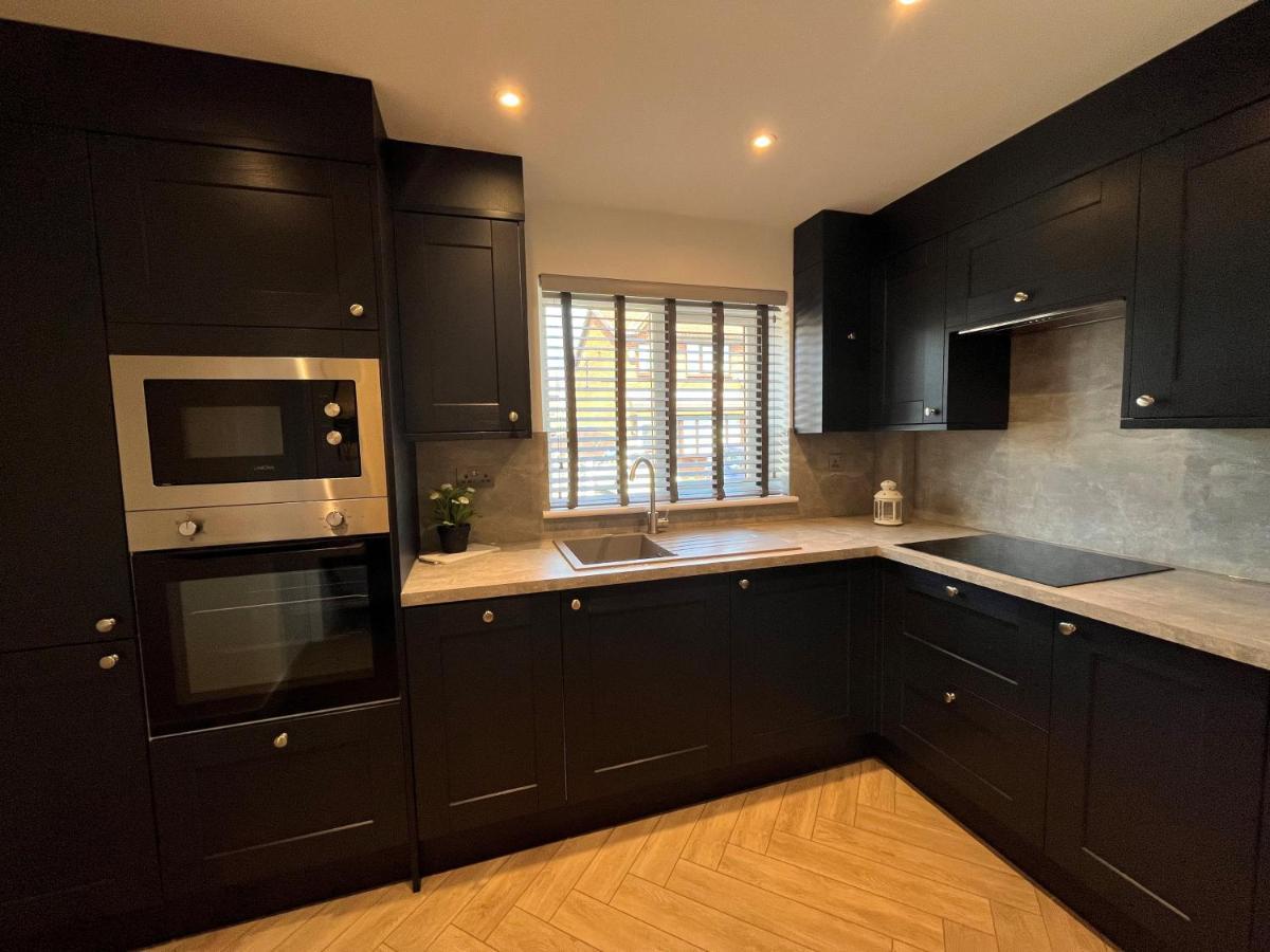 Contemporary 1 Bedroom Apartment Normanton  Buitenkant foto