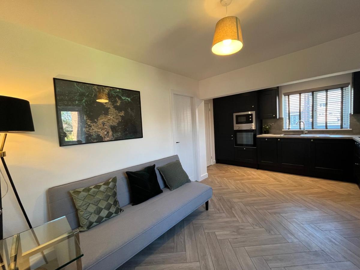 Contemporary 1 Bedroom Apartment Normanton  Buitenkant foto