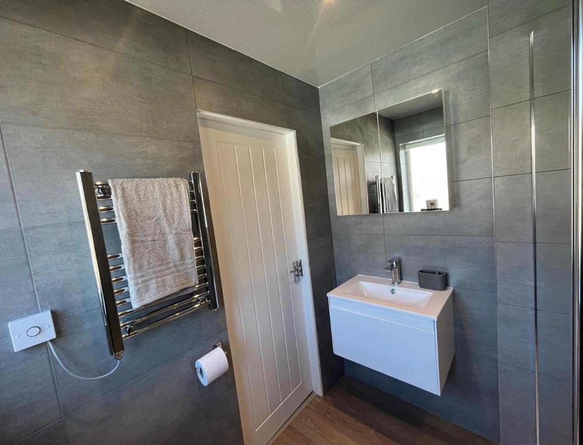 Contemporary 1 Bedroom Apartment Normanton  Buitenkant foto