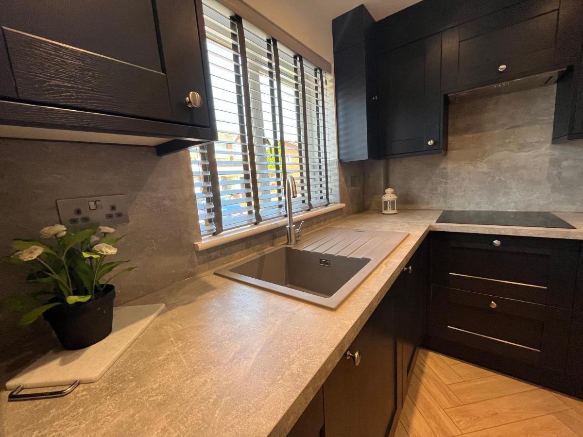 Contemporary 1 Bedroom Apartment Normanton  Buitenkant foto